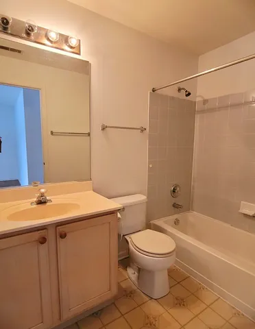 $2,500 | 2125 Fulham Drive, Unit 2125, Naperville, IL 60564