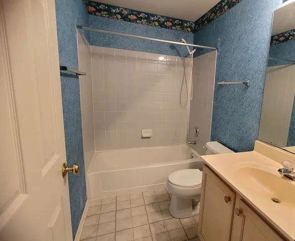 $2,500 | 2125 Fulham Drive, Unit 2125, Naperville, IL 60564