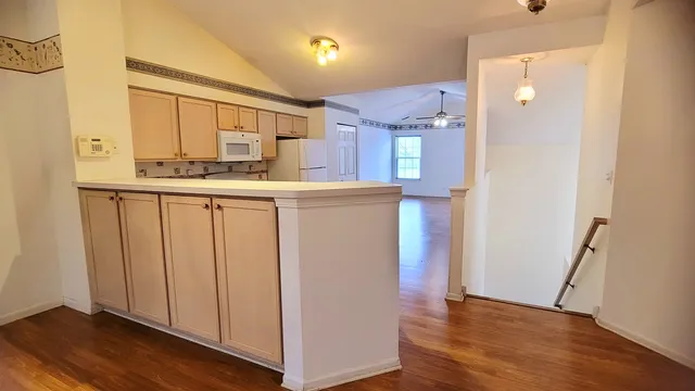 $2,500 | 2125 Fulham Drive, Unit 2125, Naperville, IL 60564