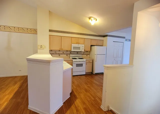 $2,500 | 2125 Fulham Drive, Unit 2125, Naperville, IL 60564