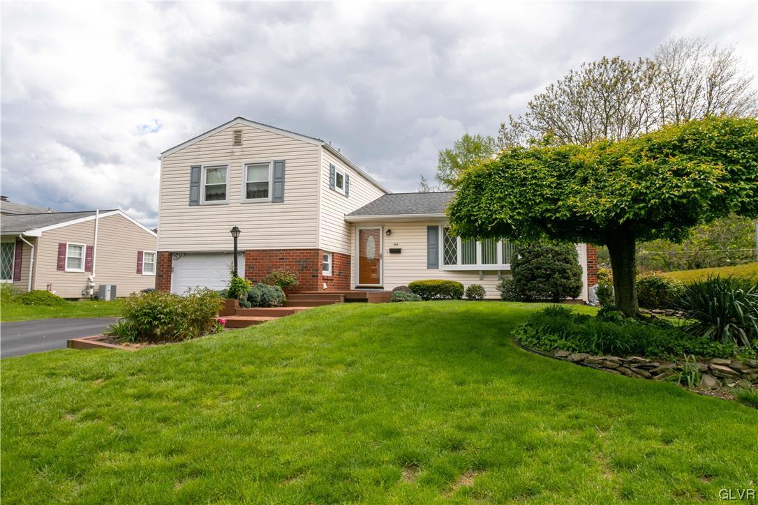 2636 Nottingham Road Bethlehem, PA 18017 - Photo 3 of 50 Gallery Image 3