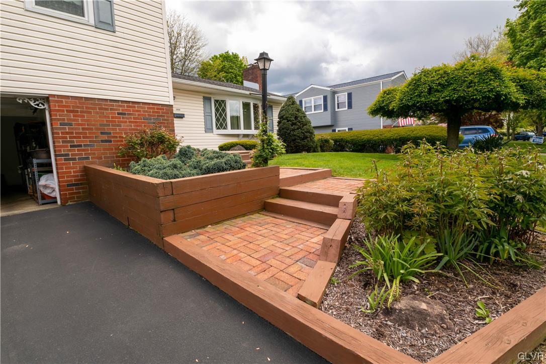2636 Nottingham Road Bethlehem, PA 18017 - Photo 4 of 50 Gallery Image 4