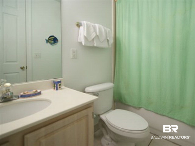 27284 Gulf Road, Unit 404 Orange Beach, AL 36561 - Photo 7 of 23 Guest bath