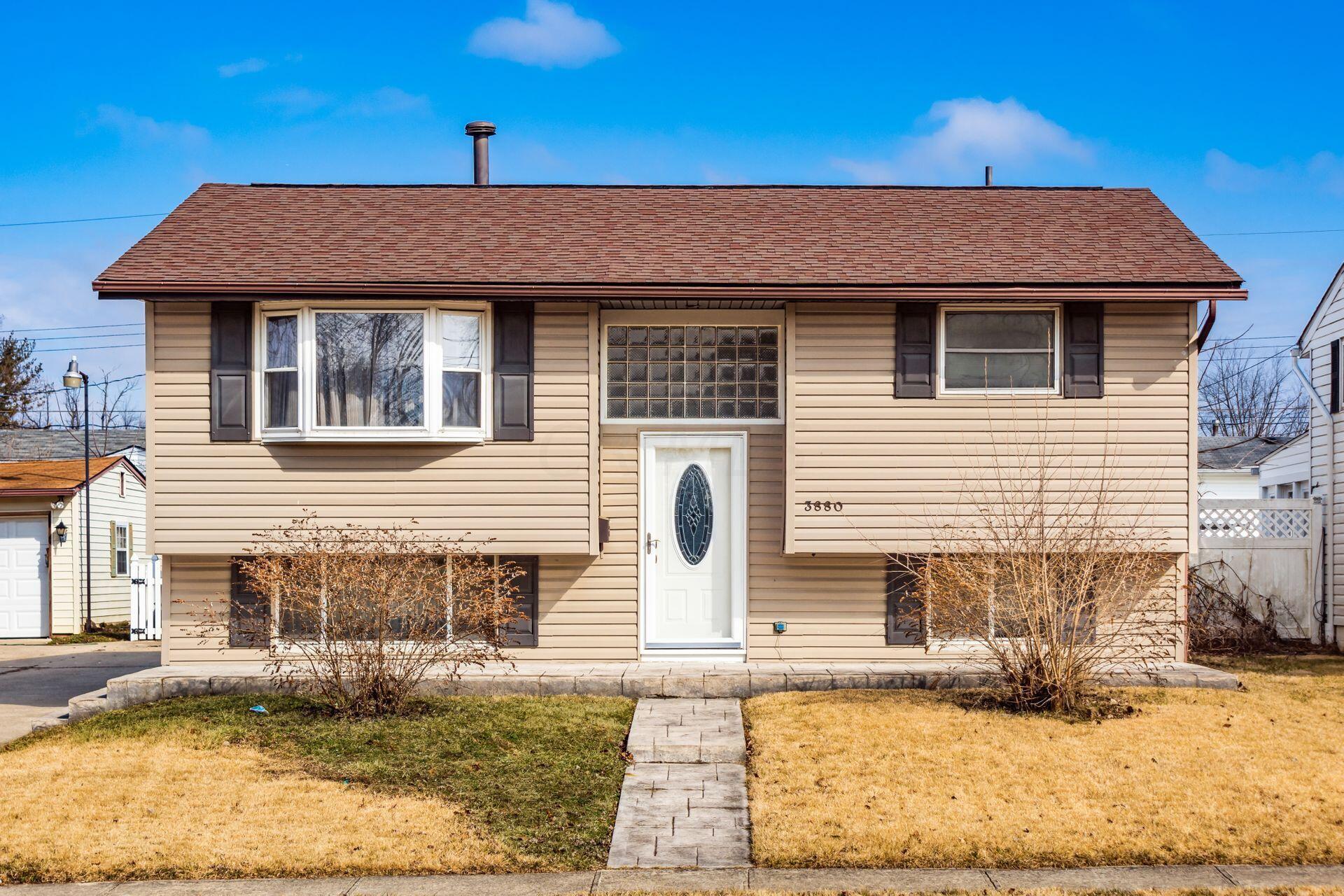 3880 Lynward Road Columbus, OH 43228 - Photo 1 of 34 Front
