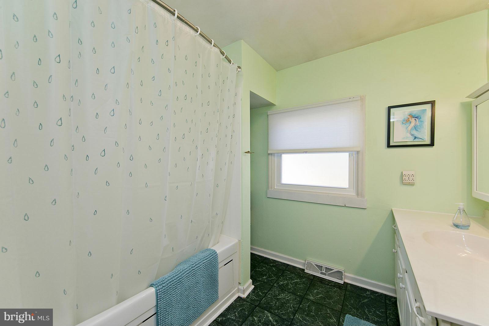 128 Old Baltimore Road Winchester, VA 22603 - Photo 18 of 30 2nd full bath on main level
