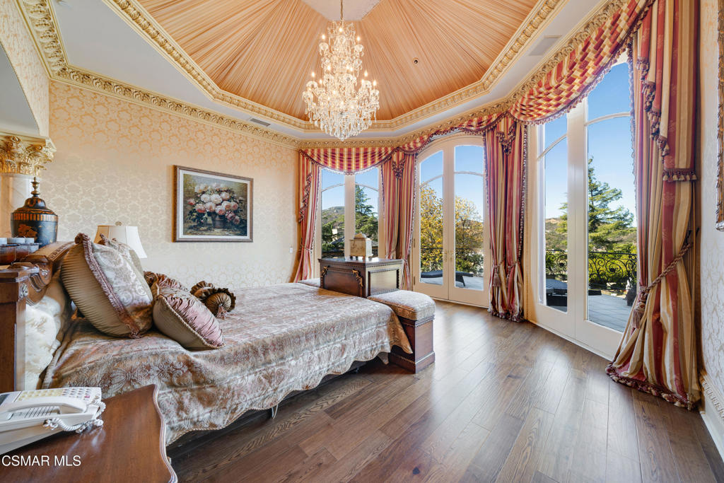 900 West Stafford Road Thousand Oaks, CA 91361 - Photo 52 of 73 a spacious bedroom with a bed and a large window