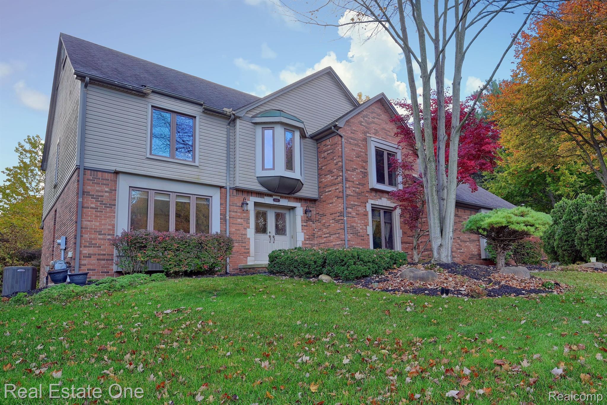 1249 Springwood Court Rochester, MI 48309 - Photo 2 of 52 QUIET CUL-DE-SAC SETTING