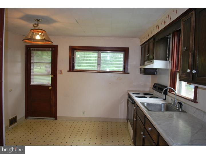 2281 Bristol Road Warrington, PA 18976 - Photo 4 of 16 Kitchen