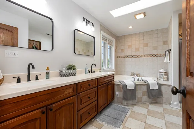 $475,000 | 1819 Country Hills Drive, Yorkville, IL 60560