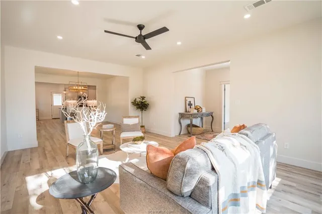 $2,950 | 1406 East 29th Street, Bryan, TX 77802