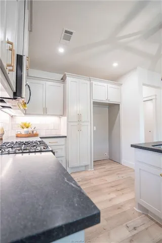 $2,950 | 1406 East 29th Street, Bryan, TX 77802