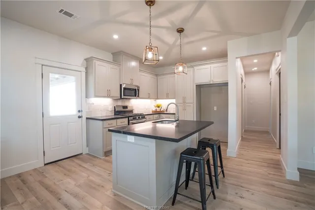 $2,950 | 1406 East 29th Street, Bryan, TX 77802