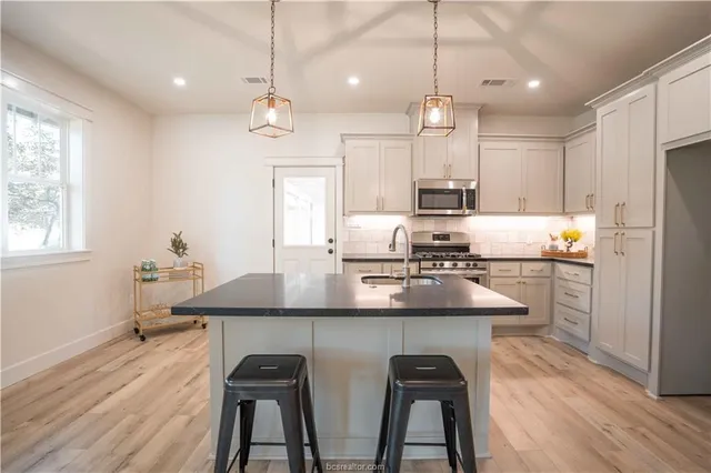 $2,950 | 1406 East 29th Street, Bryan, TX 77802