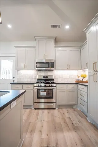 $2,950 | 1406 East 29th Street, Bryan, TX 77802