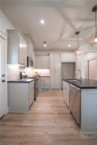 $2,950 | 1406 East 29th Street, Bryan, TX 77802