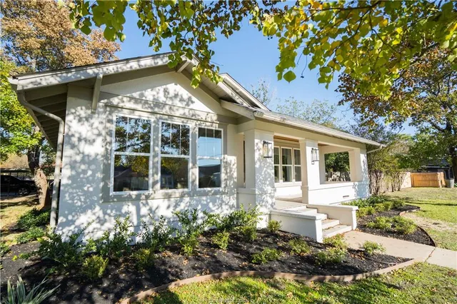 $2,950 | 1406 East 29th Street, Bryan, TX 77802