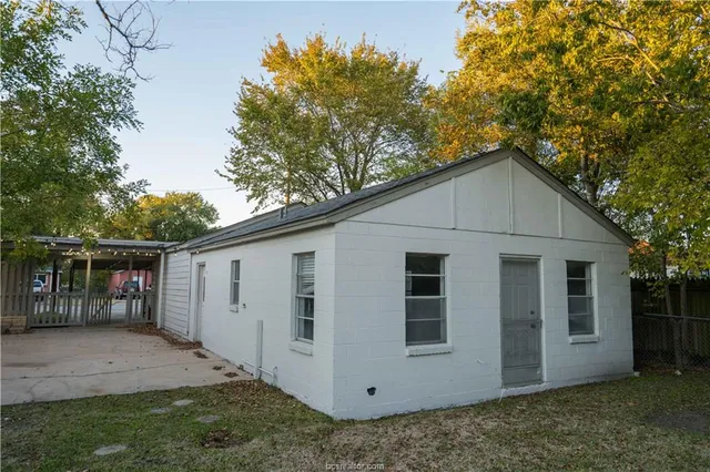 $2,950 | 1406 East 29th Street, Bryan, TX 77802