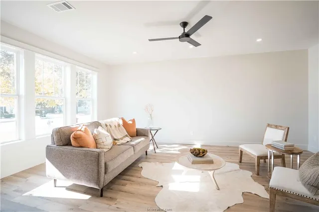 $2,950 | 1406 East 29th Street, Bryan, TX 77802