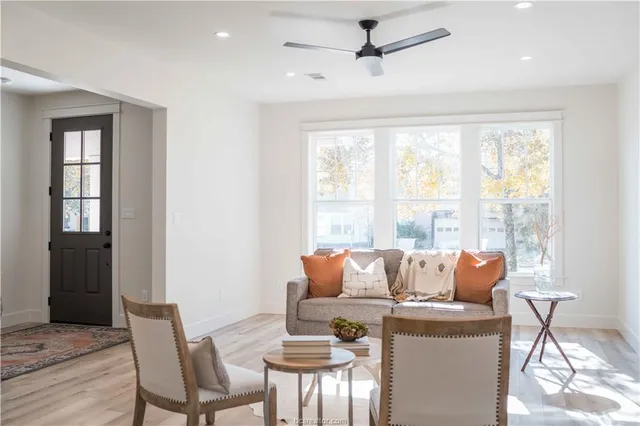 $2,950 | 1406 East 29th Street, Bryan, TX 77802