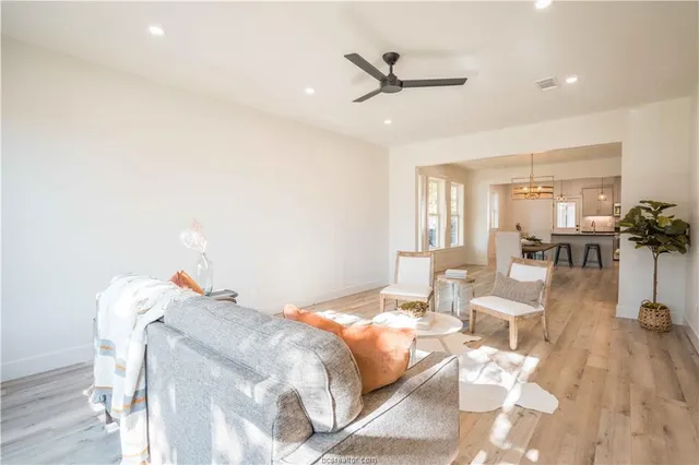 $2,950 | 1406 East 29th Street, Bryan, TX 77802