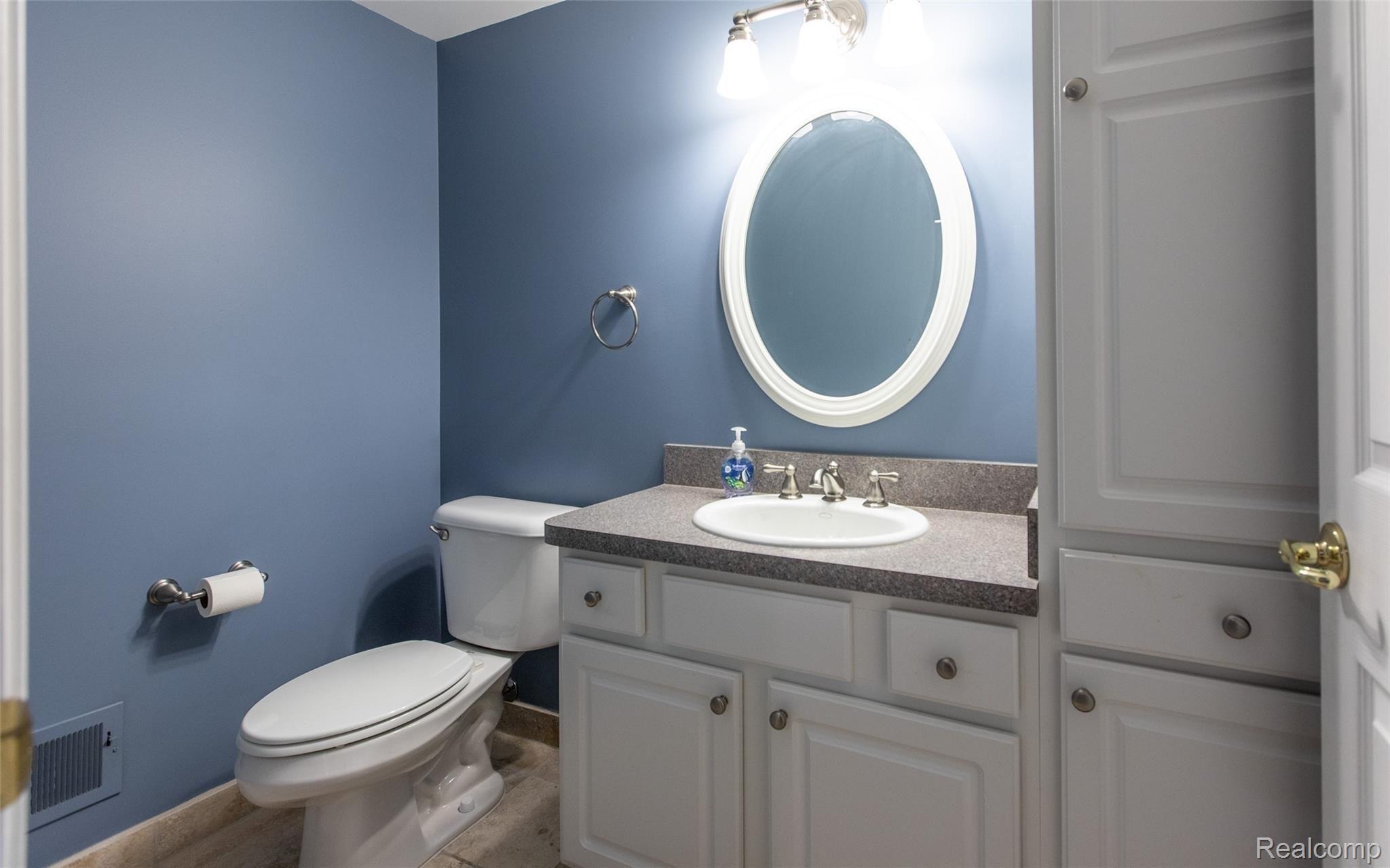 761 Woodfield Way Rochester, MI 48307 - Photo 29 of 30 29 - Basement Full Bathroom.jpg