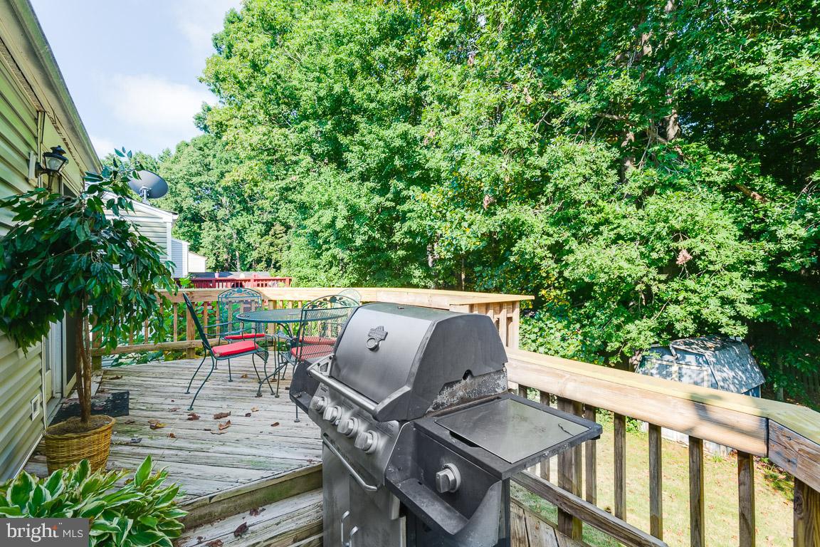 8482 Magic Tree Court Springfield, VA 22153 - Photo 11 of 34 2 level deck