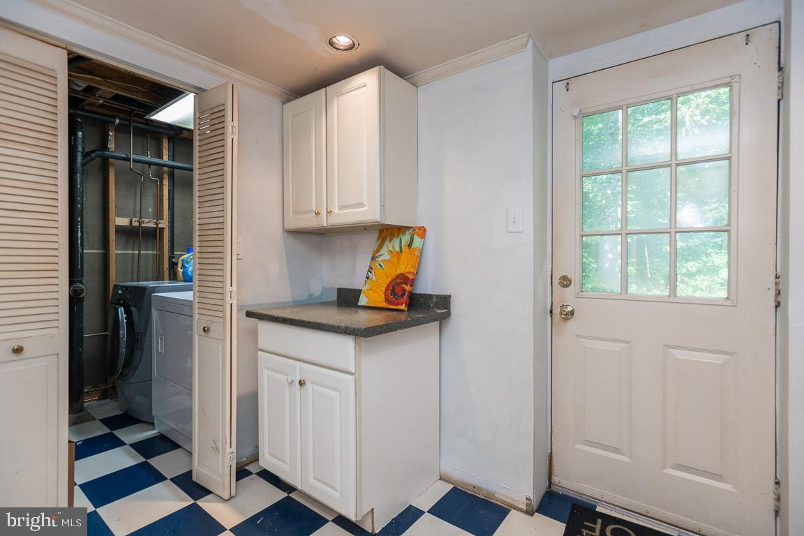 8482 Magic Tree Court Springfield, VA 22153 - Photo 29 of 34 Laundry area