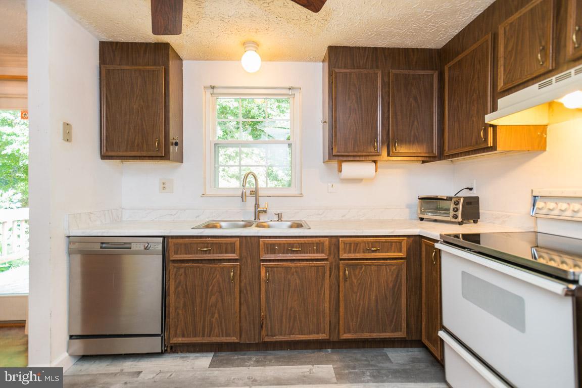 8482 Magic Tree Court Springfield, VA 22153 - Photo 31 of 34 Gallery Image 31
