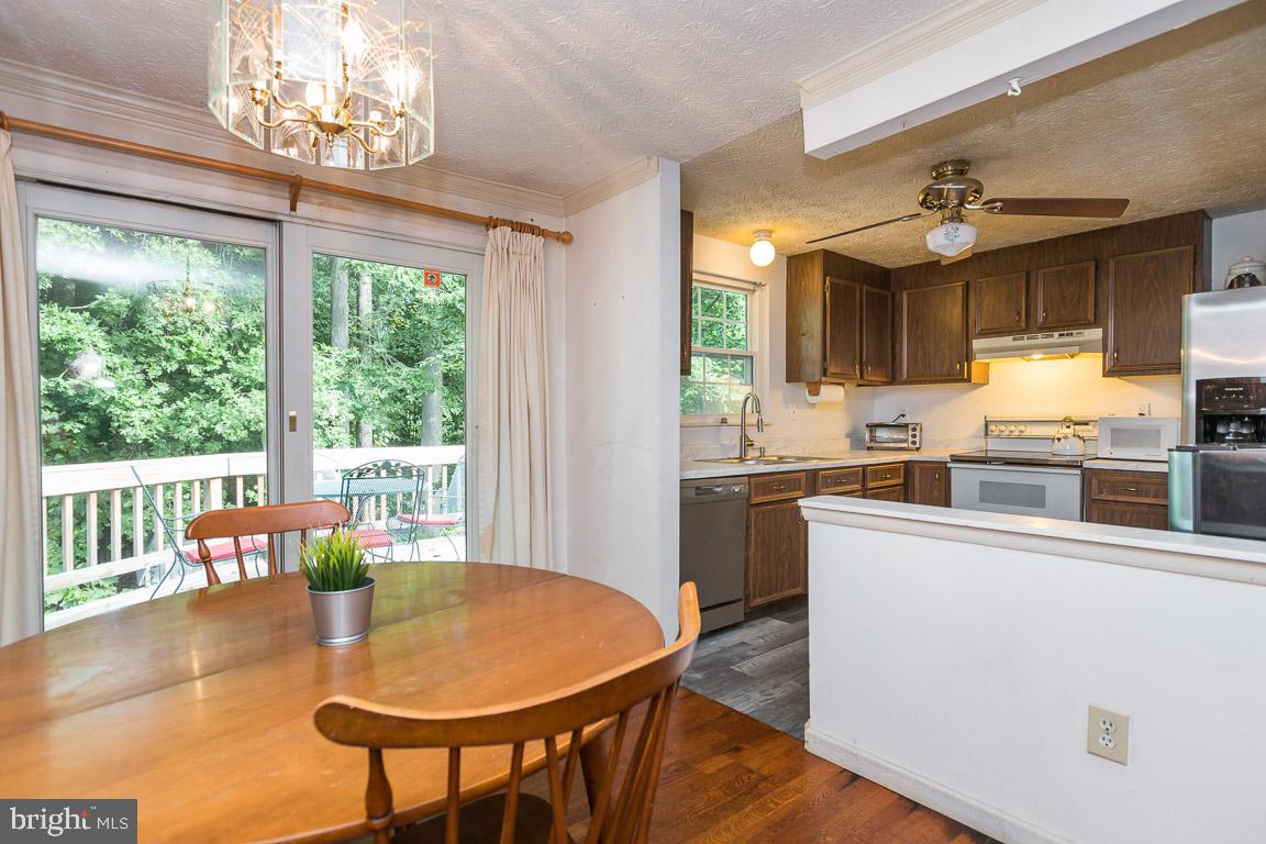 8482 Magic Tree Court Springfield, VA 22153 - Photo 8 of 34 Gallery Image 8