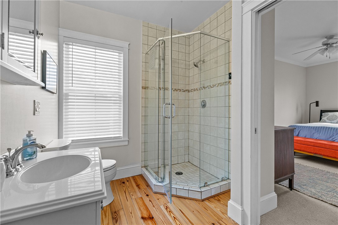 6 Gladding Court Newport, RI 02840 - Photo 30 of 35 Unit 2 Second flr bath