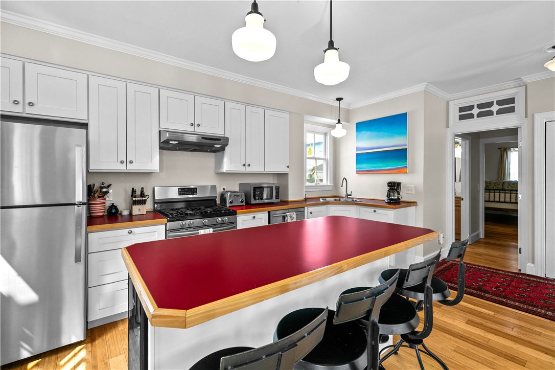 6 Gladding Court Newport, RI 02840 - Photo 4 of 35 unit 1