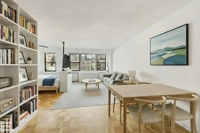 $379,000 | 345 East 52nd Street, Unit 9A | Midtown East