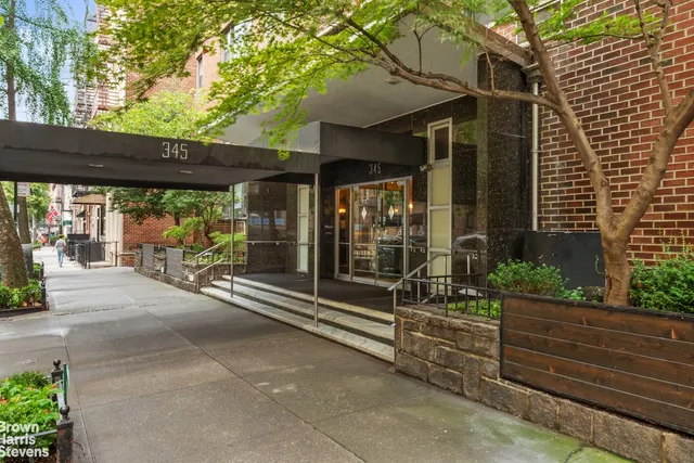 $379,000 | 345 East 52nd Street, Unit 9A | Midtown East