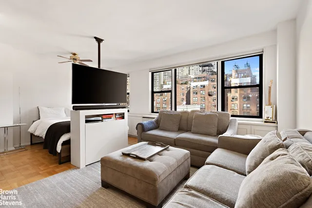 $379,000 | 345 East 52nd Street, Unit 9A | Midtown East