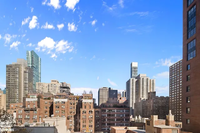 $379,000 | 345 East 52nd Street, Unit 9A | Midtown East