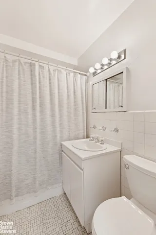 $379,000 | 345 East 52nd Street, Unit 9A | Midtown East