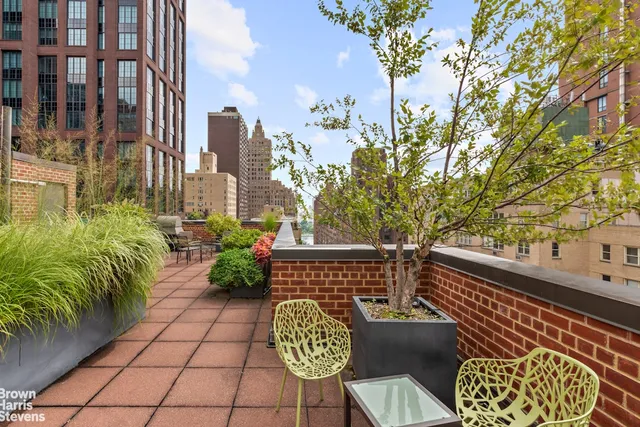 $379,000 | 345 East 52nd Street, Unit 9A | Midtown East