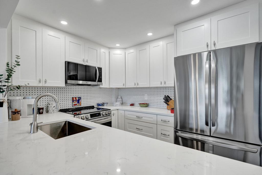 2611 North Riverside Drive, Unit 304 Pompano Beach, FL 33062 - Photo 15 of 81 DSC03876