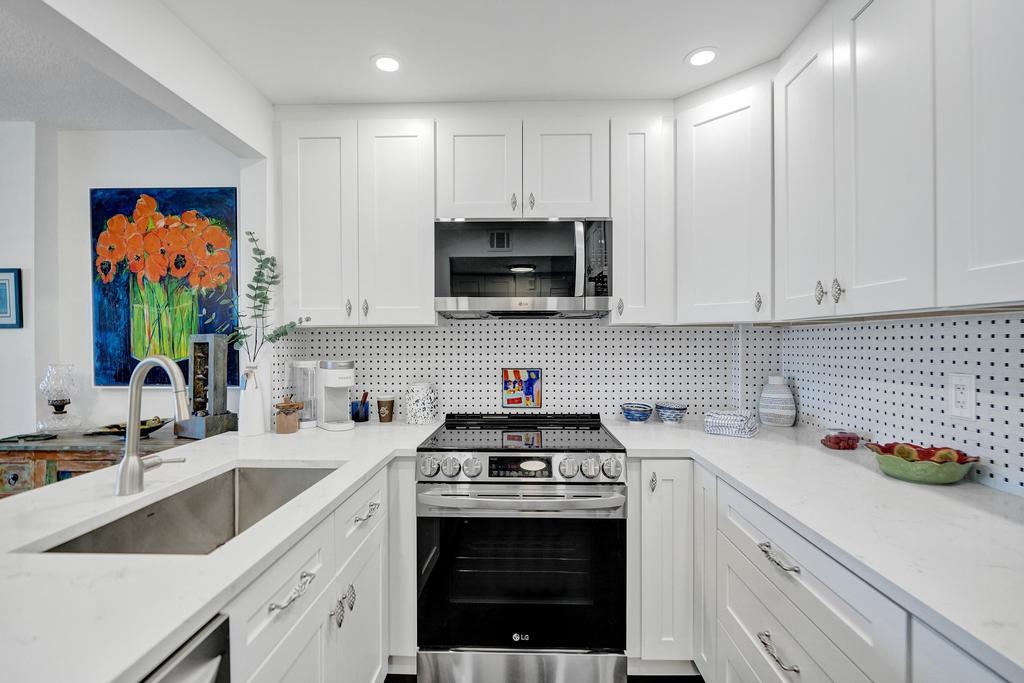 2611 North Riverside Drive, Unit 304 Pompano Beach, FL 33062 - Photo 18 of 81 DSC03858 - Copy (2)