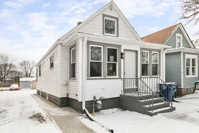 $274,700 | 1009 8th Street, Waukegan, IL 60085