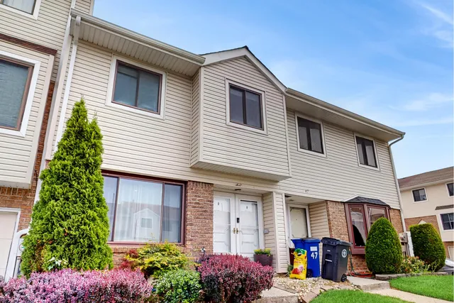 $635,000 | 45 Redwood Loop | Rossville