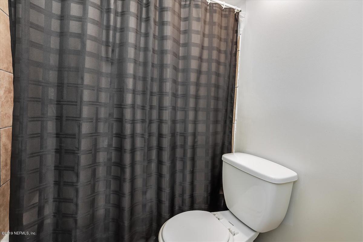 12505 Sampson Road Jacksonville, FL 32218 - Photo 21 of 28 21-Bathroom