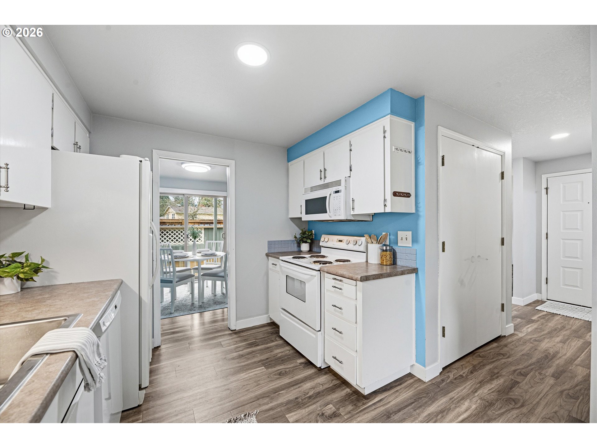 20464 Southwest Rosa Drive Beaverton, OR 97078 - Photo 11 of 38