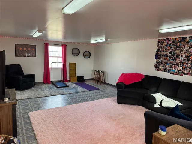 $149,000 | 409 West Jefferson Avenue, Patoka, IL 62875