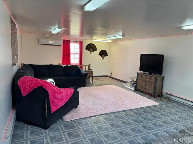 $149,000 | 409 West Jefferson Avenue, Patoka, IL 62875