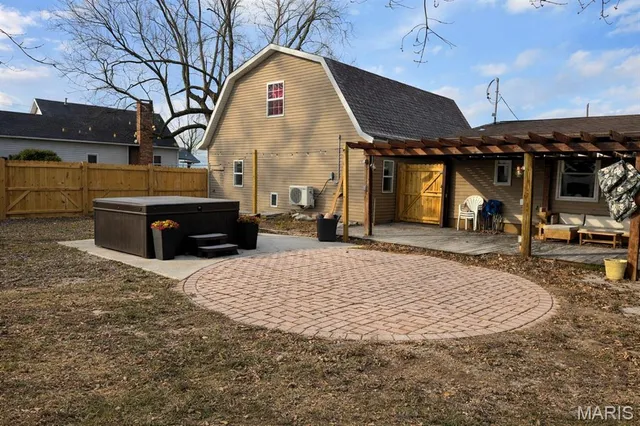 $149,000 | 409 West Jefferson Avenue, Patoka, IL 62875