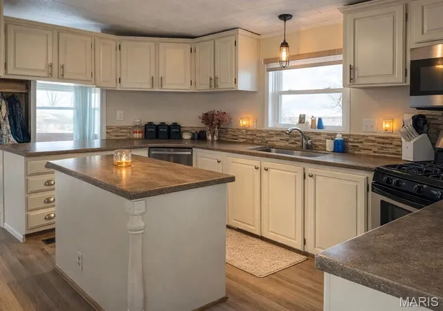 $149,000 | 409 West Jefferson Avenue, Patoka, IL 62875