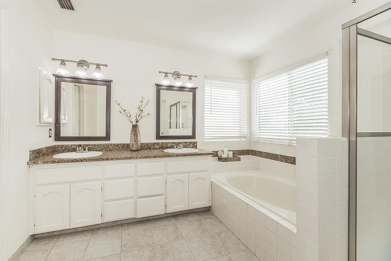 837 East Buckhill Road Fresno, CA 93720 - Photo 24 of 55 Primary Bathroom