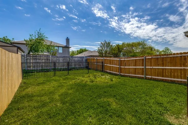 $1,900 | 2228 Stonebrook Lane, Mesquite, TX 75181