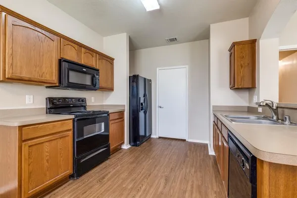 $1,900 | 2228 Stonebrook Lane, Mesquite, TX 75181